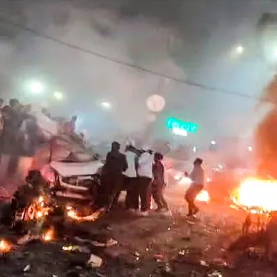 💣लाल किले के पास भीषण धमाका, कई मौतें 😱 - ShareChat