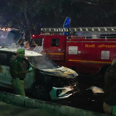 💣लाल किले के पास भीषण धमाका, कई मौतें 😱 - ShareChat