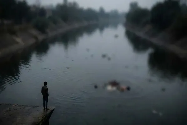 कलयुगी पिता की हैवानियत, पत्नी और 3 मासूम बच्चों को नहर में फेंका, तीनों की दर्दनाक मौत कलयुगी पिता की हैवानियत, पत्नी और 3 मासूम बच्चों को नहर में फेंका, तीनों की दर्दनाक मौत