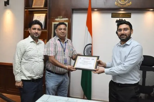 डिप्टी कमिश्नर ने SIR के तहत 100% गणना और डिजिटाइजेशन का काम पूरा करने पर 2 बूथ लेवल अधिकारियों को किया सम्मानित डिप्टी कमिश्नर ने SIR के तहत 100% गणना और डिजिटाइजेशन का काम पूरा करने पर 2 बूथ लेवल अधिकारियों को किया सम्मानित
