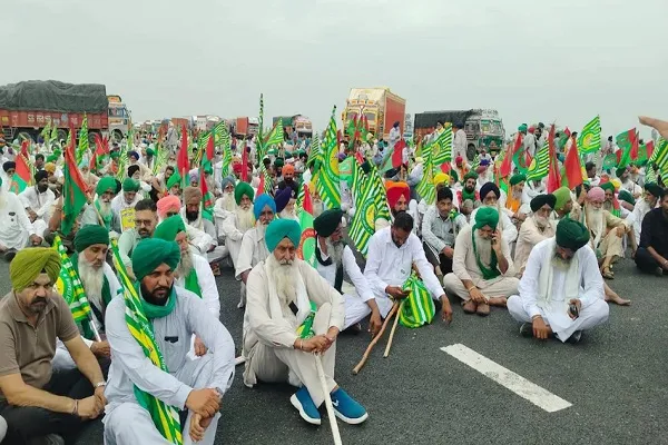 पंजाब के किसानों का दिल्ली कूच स्थगित, 2 मांगों पर बनी सहमति; कृषि मंत्री से होगी मुलाकात पंजाब के किसानों का दिल्ली कूच स्थगित, 2 मांगों पर बनी सहमति; कृषि मंत्री से होगी मुलाकात