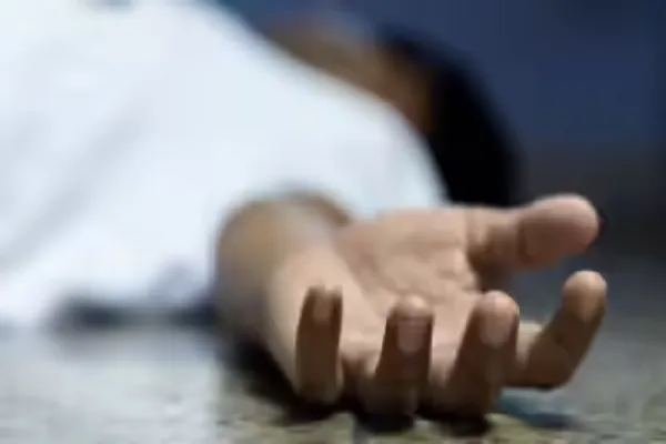 पानी की टंकी में मृत पाए गए एक ही परिवार के चार सदस्य, इलाके में मचा हड़कंप पानी की टंकी में मृत पाए गए एक ही परिवार के चार सदस्य, इलाके में मचा हड़कंप