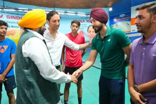 जालंधर में नेशनल बैडमिंटन चैंपियनशिप की तैयारियों की समीक्षा, CM मान ने रायजादा हंसराज स्टेडियम को दी 2.14 करोड़ की ग्रांट जालंधर में नेशनल बैडमिंटन चैंपियनशिप की तैयारियों की समीक्षा, CM मान ने रायजादा हंसराज स्टेडियम को दी 2.14 करोड़ की ग्रांट