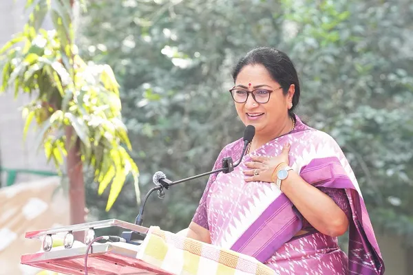 राजधानी दिल्ली के सार्वजनिक परिवहन बेड़े में शामिल होंगी 2,800 नई इलेक्ट्रिक बसें राजधानी दिल्ली के सार्वजनिक परिवहन बेड़े में शामिल होंगी 2,800 नई इलेक्ट्रिक बसें