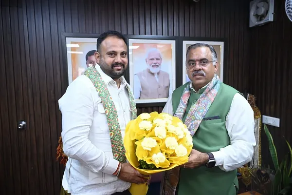 BJP ने पंजाब में की नए जिला अध्यक्षों की नियुक्ति, जालंधर में अशोक सरीन हिक्की और जगबीर बराड को मिली नई जिम्मेदारी BJP ने पंजाब में की नए जिला अध्यक्षों की नियुक्ति, जालंधर में अशोक सरीन हिक्की और जगबीर बराड को मिली नई जिम्मेदारी
