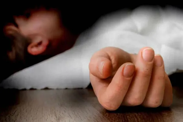 डॉक्टर की बड़ी लापरवाही, होंठ में टांके लगाने के लिए बच्चे को दिया एनेस्थीसिया; कुछ ही घंटे में मौत डॉक्टर की बड़ी लापरवाही, होंठ में टांके लगाने के लिए बच्चे को दिया एनेस्थीसिया; कुछ ही घंटे में मौत