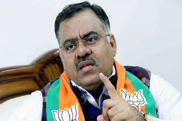 पाकिस्तान की भाषा बोल रहा है गुपकर गैंग, पहले आतंकी फैक्ट्रियां बंद करवाए फिर शांति की बात करे: तरुण चुघ पाकिस्तान की भाषा बोल रहा है गुपकर गैंग, पहले आतंकी फैक्ट्रियां बंद करवाए फिर शांति की बात करे: तरुण चुघ