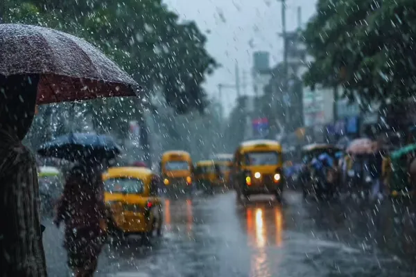 आईएमडी ने कई राज्यों में भारी बारिश की चेतावनी जारी की, अगले 14 घंटे कई राज्यों के लिए मुश्किल आईएमडी ने कई राज्यों में भारी बारिश की चेतावनी जारी की, अगले 14 घंटे कई राज्यों के लिए मुश्किल