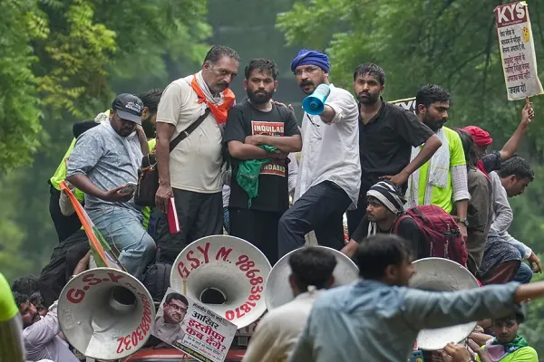 अगर बातचीत करनी है तो सरकार अब खुद जंतर-मंतर पर आएं…., कॉकरोच पार्टी प्रमुख ने दिया अल्टीमेटम अगर बातचीत करनी है तो सरकार अब खुद जंतर-मंतर पर आएं…., कॉकरोच पार्टी प्रमुख ने दिया अल्टीमेटम