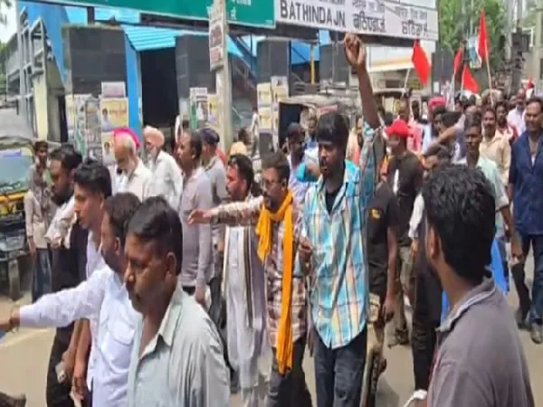 पंजाब बंद: अमृतसर में भंडारी पुल पर लगी रस्सी में गला फंसने से पुलिस जवान की मौत पंजाब बंद: अमृतसर में भंडारी पुल पर लगी रस्सी में गला फंसने से पुलिस जवान की मौत
