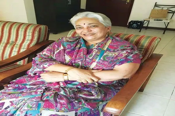 उधार की साड़ी पहनकर ब्यूटी कॉन्टेस्ट में उतरी थीं कल्पना अय्यर, फिर बनीं फैशन जगत की पहचान उधार की साड़ी पहनकर ब्यूटी कॉन्टेस्ट में उतरी थीं कल्पना अय्यर, फिर बनीं फैशन जगत की पहचान