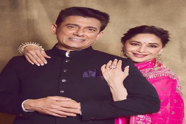 पति श्रीराम के प्यार में डूबीं माधुरी दीक्षित, खूबसूरत तस्वीरें शेयर कर बयां किए जज्बात पति श्रीराम के प्यार में डूबीं माधुरी दीक्षित, खूबसूरत तस्वीरें शेयर कर बयां किए जज्बात