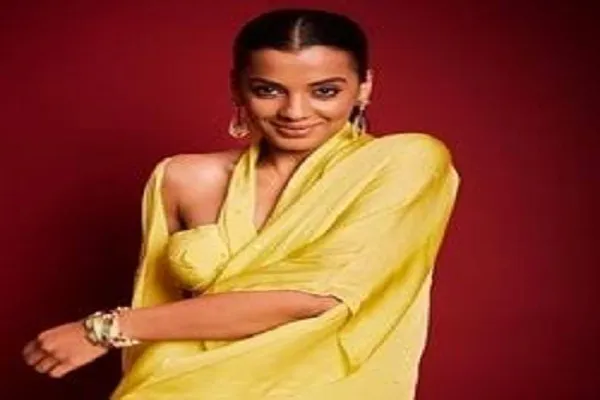 ‘फ्रेम’ का हिस्सा बनकर भावुक हुईं मुग्धा गोडसे, बोलीं- ‘छोटी भूमिका के बावजूद सभी ने घर जैसा अपनापन दिया’ ‘फ्रेम’ का हिस्सा बनकर भावुक हुईं मुग्धा गोडसे, बोलीं- ‘छोटी भूमिका के बावजूद सभी ने घर जैसा अपनापन दिया’