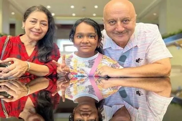अनुपम खेर ने सतीश कौशिक की बेटी वंशिका को खास अंदाज में दी जन्मदिन की बधाई, शेयर की पुरानी यादें अनुपम खेर ने सतीश कौशिक की बेटी वंशिका को खास अंदाज में दी जन्मदिन की बधाई, शेयर की पुरानी यादें