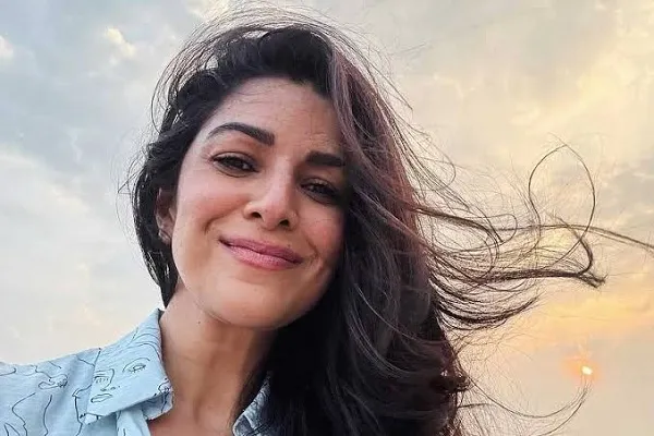 अभिनेत्री निमरत कौर ने सोशल मीडिया पर शेयर की अपने बिजी शेड्यूल की झलक