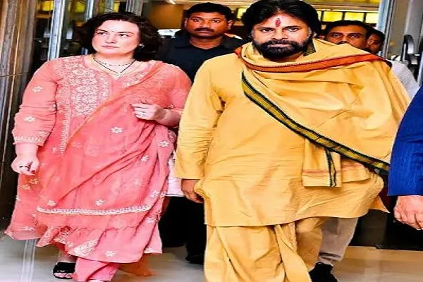 पवन कल्याण की वाइफ अन्ना कोनिडाला ने दिया लाइफ लेसन, शेयर कीं अनदेखी तस्वीरें पवन कल्याण की वाइफ अन्ना कोनिडाला ने दिया लाइफ लेसन, शेयर कीं अनदेखी तस्वीरें