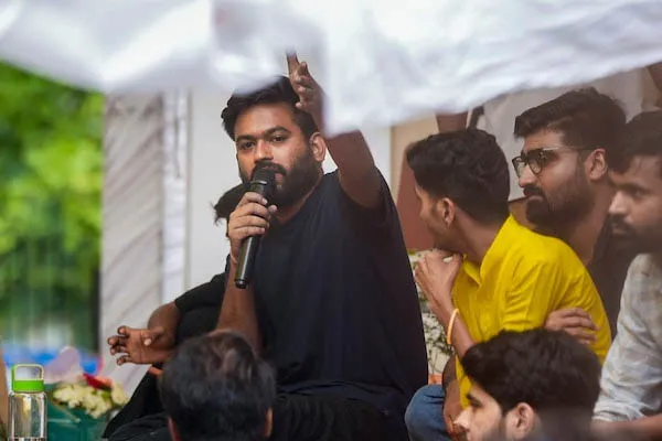 ‘दो दिन में ही मेरी हालत खराब हो गई…’ अनशन पर बैठे अभिजीत दीपके बोले- अब पता चला यह कितना मुश्किल है ‘दो दिन में ही मेरी हालत खराब हो गई…’ अनशन पर बैठे अभिजीत दीपके बोले- अब पता चला यह कितना मुश्किल है