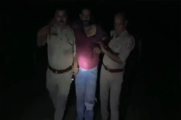 हैवानियत: मां के पास सो रहे मासूम को अगवा कर काटा प्राइवेट पार्ट, एनकाउंटर में आरोपी गिरफ्तार हैवानियत: मां के पास सो रहे मासूम को अगवा कर काटा प्राइवेट पार्ट, एनकाउंटर में आरोपी गिरफ्तार