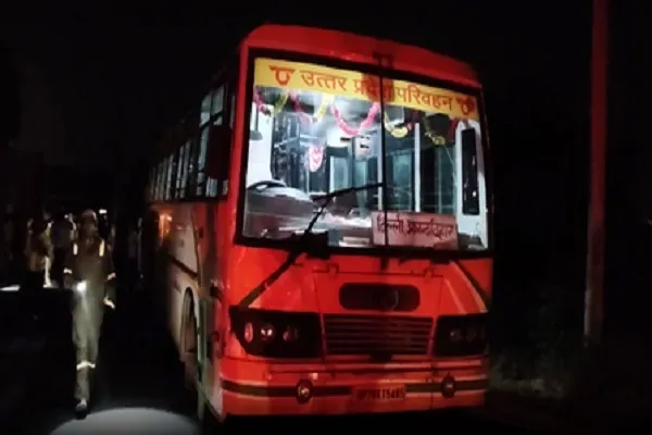 दर्दनाक हादसा : तेज रफ्तार कैंटर ने रोडवेज बस में मारी टक्कर, 4 यात्रियों की मौत-कई घायल दर्दनाक हादसा : तेज रफ्तार कैंटर ने रोडवेज बस में मारी टक्कर, 4 यात्रियों की मौत-कई घायल