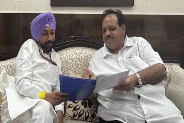 नई दिल्ली में राष्ट्रीय सफाई कर्मचारी आयोग के वाइस चेयरमैन से मिले अविनाश चंद्र, पंजाब के सफाई कर्मचारियों के मुद्दे उठाए नई दिल्ली में राष्ट्रीय सफाई कर्मचारी आयोग के वाइस चेयरमैन से मिले अविनाश चंद्र, पंजाब के सफाई कर्मचारियों के मुद्दे उठाए