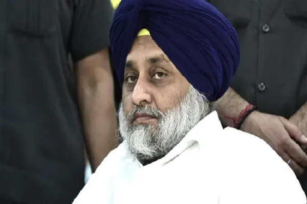 बेअदबी से जुड़े गोलीकांड में SIT के समक्ष पेश हुए सुखबीर बादल, 2 घंटे हुई पूछताछ, बोले- ये सब ड्रामा है बेअदबी से जुड़े गोलीकांड में SIT के समक्ष पेश हुए सुखबीर बादल, 2 घंटे हुई पूछताछ, बोले- ये सब ड्रामा है