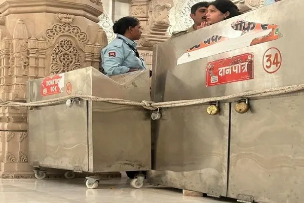 रामलला चढ़ावा चोरी मामला : टिन्नू यादव का नाम लेने पर नहीं होती थी चेकिंग, SIT जांच में कई चौंकाने वाले खुलासे रामलला चढ़ावा चोरी मामला : टिन्नू यादव का नाम लेने पर नहीं होती थी चेकिंग, SIT जांच में कई चौंकाने वाले खुलासे