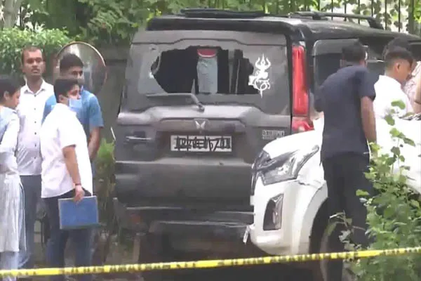 गुरुग्राम में गोलियों की गड़गड़ाहट से दहला इलाका, एनकाउंटर में नांदल गैंग के 4 शूटर ढेर; 3 पुलिसवाले भी घायल गुरुग्राम में गोलियों की गड़गड़ाहट से दहला इलाका, एनकाउंटर में नांदल गैंग के 4 शूटर ढेर; 3 पुलिसवाले भी घायल