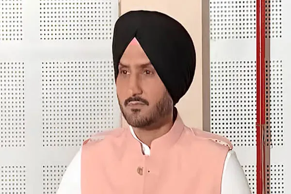 हरभजन सिंह को हाईकोर्ट से बड़ा झटका, सुरक्षा बहाल करने से साफ किया इंकार हरभजन सिंह को हाईकोर्ट से बड़ा झटका, सुरक्षा बहाल करने से साफ किया इंकार