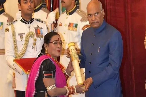 पद्म विभूषण पंडवानी गायिका तीजन बाई का निधन, 70 साल की उम्र में ली अंतिम सांस पद्म विभूषण पंडवानी गायिका तीजन बाई का निधन, 70 साल की उम्र में ली अंतिम सांस