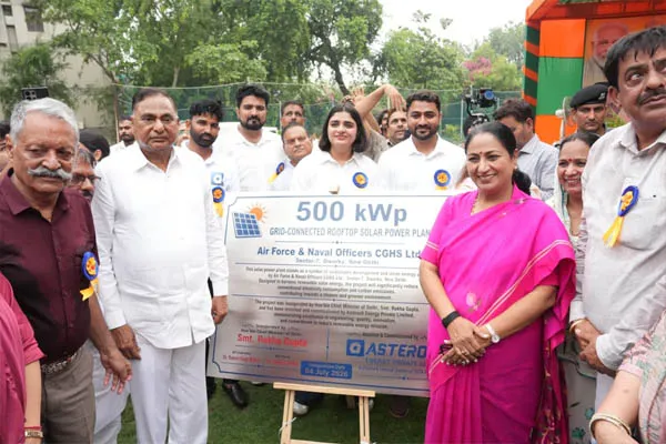 CM रेखा गुप्ता ने पालम विधानसभा में 500 किलोवॉट क्षमता के सोलर पावर प्लांट का किया उद्घाटन CM रेखा गुप्ता ने पालम विधानसभा में 500 किलोवॉट क्षमता के सोलर पावर प्लांट का किया उद्घाटन