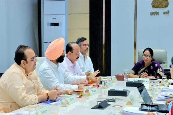 CM रेखा गुप्ता सरकार का ऐतिहासिक निर्णय, तय समय-सीमा में सरकारी सेवाएं देना होगा अनिवार्य CM रेखा गुप्ता सरकार का ऐतिहासिक निर्णय, तय समय-सीमा में सरकारी सेवाएं देना होगा अनिवार्य