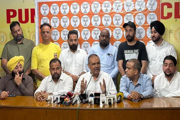 नीट पर राजनीति कर रही कांग्रेस, कांग्रेस और आप शासित राज्यों के परीक्षा घोटालों पर साधे हुए है चुप्पी: विजय सांपला नीट पर राजनीति कर रही कांग्रेस, कांग्रेस और आप शासित राज्यों के परीक्षा घोटालों पर साधे हुए है चुप्पी: विजय सांपला