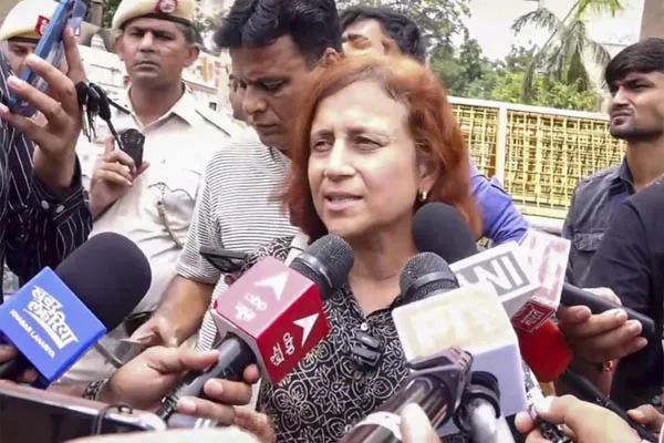 सोनम वांगचुक की पत्नी ने सफदरजंग प्रशासन पर उठाए सवाल, हाईकोर्ट से लगाई तत्काल सुनवाई की गुहार सोनम वांगचुक की पत्नी ने सफदरजंग प्रशासन पर उठाए सवाल, हाईकोर्ट से लगाई तत्काल सुनवाई की गुहार