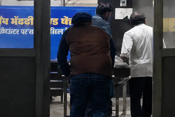 पटियाला में एक ही परिवार के 4 सदस्यों ने निगला जहर, पिता और मासूम बेटी की मौत; मां-बेटे की हालत गंभीर पटियाला में एक ही परिवार के 4 सदस्यों ने निगला जहर, पिता और मासूम बेटी की मौत; मां-बेटे की हालत गंभीर