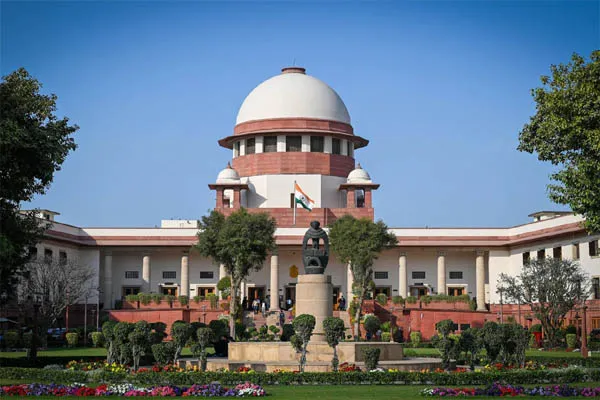 शौर्य चक्र विजेता की विधवा ने पेंशन के लिए 26 साल किया संघर्ष, सुप्रीम कोर्ट की फटकार के बाद मिला इंसाफ शौर्य चक्र विजेता की विधवा ने पेंशन के लिए 26 साल किया संघर्ष, सुप्रीम कोर्ट की फटकार के बाद मिला इंसाफ