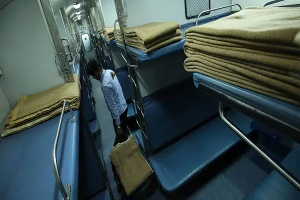 train bedsheet