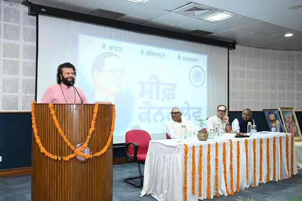 अंबेडकर के मूल साहित्य को पढ़ें, किसी और की व्याख्या पर निर्भर न रहें : गढ़ी अंबेडकर के मूल साहित्य को पढ़ें, किसी और की व्याख्या पर निर्भर न रहें : गढ़ी