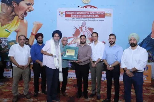 अनीश भारद्वाज और मान्या रल्हन ने जीते जिला बैडमिंटन खिताब