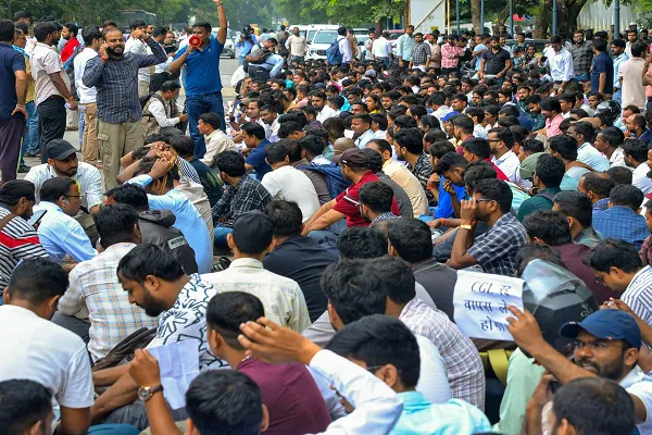 JPSC विवाद में हाईकोर्ट का बड़ा फैसला: 11वीं-13वीं परीक्षा और नियुक्तियां रद्द करने के सरकार के आदेश पर रोक JPSC विवाद में हाईकोर्ट का बड़ा फैसला: 11वीं-13वीं परीक्षा और नियुक्तियां रद्द करने के सरकार के आदेश पर रोक