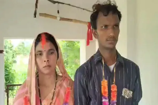 ‘मुझे ड्रम में नहीं बंद होना, मुझे जीना…’, पति ने पत्नी की प्रेमी से कराई शादी, 5 बच्चों की मां को किया विदा ‘मुझे ड्रम में नहीं बंद होना, मुझे जीना…’, पति ने पत्नी की प्रेमी से कराई शादी, 5 बच्चों की मां को किया विदा