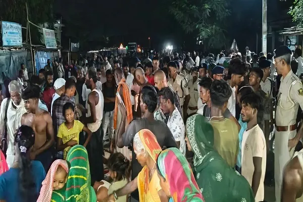 तेज रफ्तार कार ने कीर्तन कर रहे लोगों को कुचला, 5 की मौत; सड़क जाम और अस्पताल में हंगामा