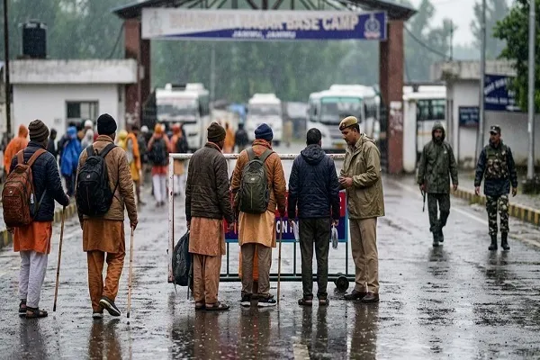 अमरनाथ यात्रा पर मौसम की मार, जम्मू से नया जत्था रोका गया; 11 अगस्त तक भारी बारिश और भूस्खलन का अलर्ट अमरनाथ यात्रा पर मौसम की मार, जम्मू से नया जत्था रोका गया; 11 अगस्त तक भारी बारिश और भूस्खलन का अलर्ट