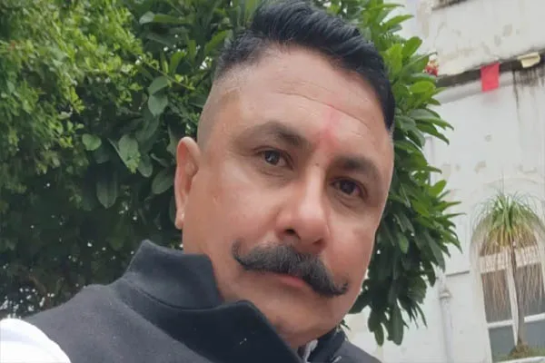 चचेरे भाई ने सरेआम घोंपा चाकू, भाभी के साथ अवैध संबंधों के शक में वारदात को दिया अंजाम चचेरे भाई ने सरेआम घोंपा चाकू, भाभी के साथ अवैध संबंधों के शक में वारदात को दिया अंजाम