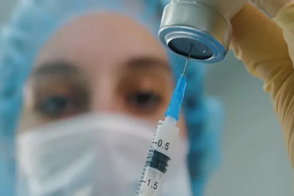 एक लाख का कैंसर इंजेक्शन निकला ‘पानी’! दिल्ली में 9 करोड़ के नकली दवा रैकेट का भंडाफोड़, 17 गिरफ्तार