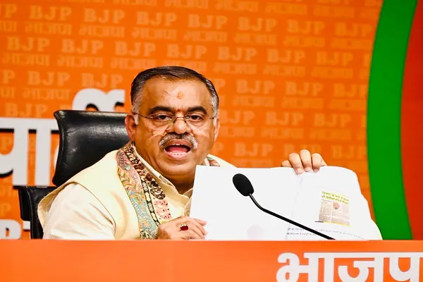 पंजाब में कानून-व्यवस्था वेंटिलेटर पर, जेलें माफिया के कार्यालय और स्टूडियो बनीं : चुग पंजाब में कानून-व्यवस्था वेंटिलेटर पर, जेलें माफिया के कार्यालय और स्टूडियो बनीं : चुग
