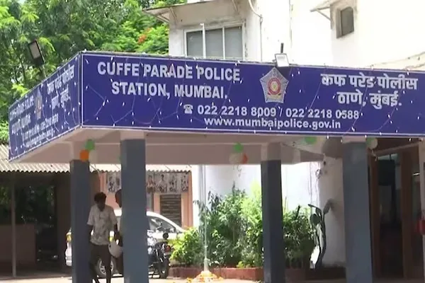 सरकारी आवास में नेवी जवान, पत्नी और 2 बच्चों के शव बरामद, इलाके में मचा हड़कंप; मौत की गुत्थी उलझी सरकारी आवास में नेवी जवान, पत्नी और 2 बच्चों के शव बरामद, इलाके में मचा हड़कंप; मौत की गुत्थी उलझी
