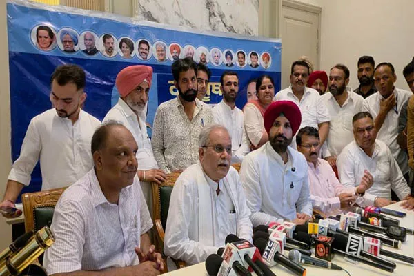 ‘मैं इस्तीफा बिल्कुल नहीं दूंगा…’ पत्रकारों के तीखे सवालों पर आगबबूला हुए वड़िंग, गुस्से में बीच में ही छोड़ी प्रेस कॉन्फ्रेंस ‘मैं इस्तीफा बिल्कुल नहीं दूंगा…’ पत्रकारों के तीखे सवालों पर आगबबूला हुए वड़िंग, गुस्से में बीच में ही छोड़ी प्रेस कॉन्फ्रेंस