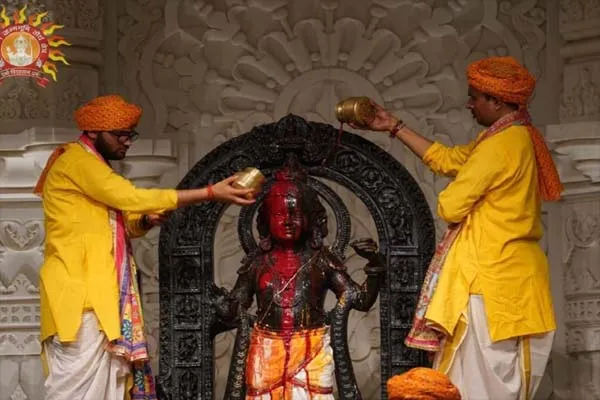 राम मंदिर में 15 अगस्त से इस खास अवतार में नजर आएंगे श्रीरामलला के पुजारी, जानें क्या है नया ड्रेस कोड? राम मंदिर में 15 अगस्त से इस खास अवतार में नजर आएंगे श्रीरामलला के पुजारी, जानें क्या है नया ड्रेस कोड?