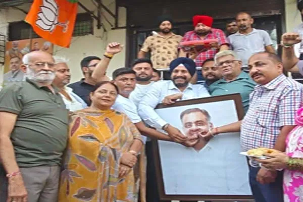 तरुण चुघ को राष्ट्रीय कार्यालय प्रभारी बनाए जाने पर अमृतसर भाजपा कार्यकर्ताओं में खुशी की लहर तरुण चुघ को राष्ट्रीय कार्यालय प्रभारी बनाए जाने पर अमृतसर भाजपा कार्यकर्ताओं में खुशी की लहर