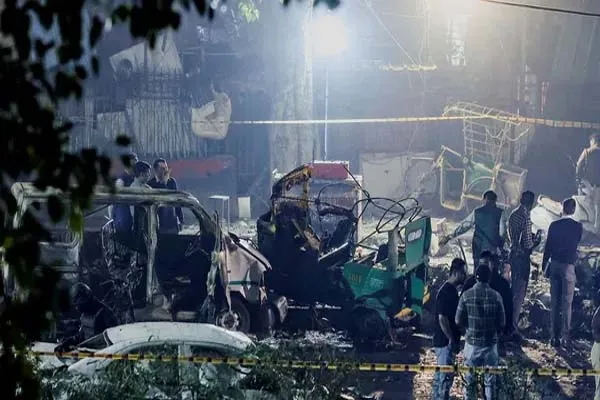 लाल किला ब्लास्ट के पीछे अलकायदा का हाथ, UN की रिपोर्ट में बड़ा खुलासा; 11 बेगुनाह लोगों की हुई थी मौत लाल किला ब्लास्ट के पीछे अलकायदा का हाथ, UN की रिपोर्ट में बड़ा खुलासा; 11 बेगुनाह लोगों की हुई थी मौत